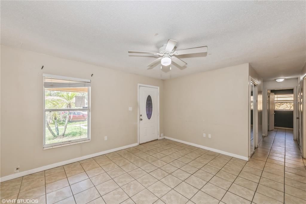 For Sale: $235,000 (3 beds, 1 baths, 1158 Square Feet)