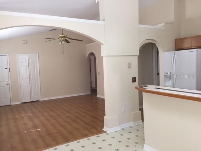 For Rent: $1,995 (3 beds, 2 baths, 1220 Square Feet)