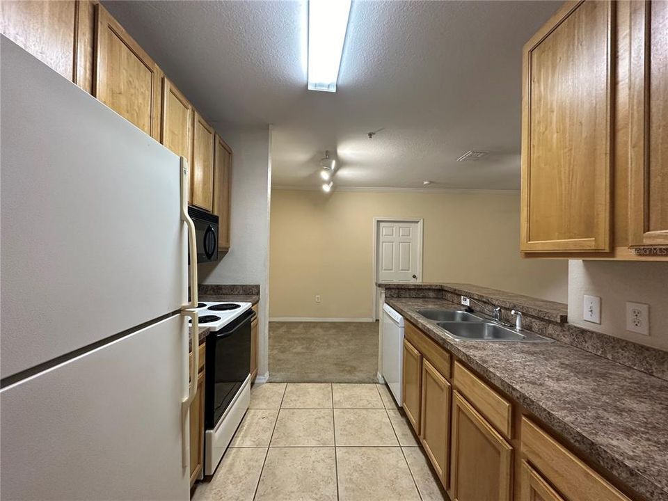 For Sale: $219,900 (2 beds, 2 baths, 1045 Square Feet)