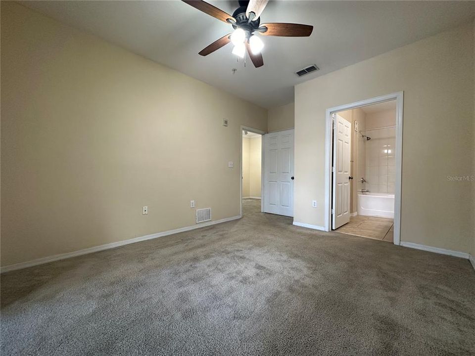 For Sale: $219,900 (2 beds, 2 baths, 1045 Square Feet)