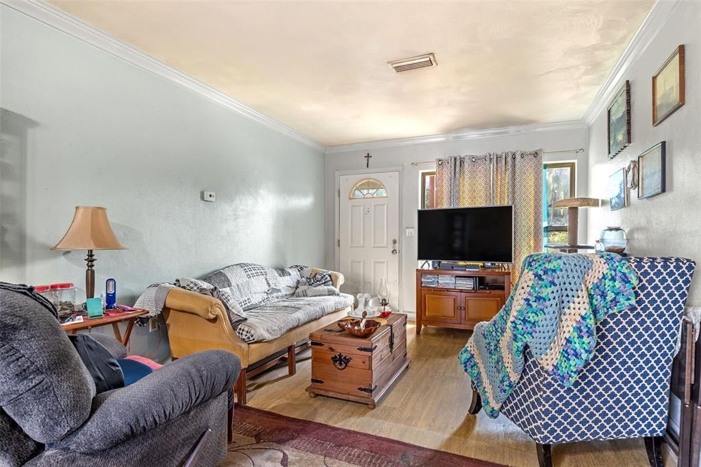 For Sale: $189,000 (3 beds, 1 baths, 951 Square Feet)