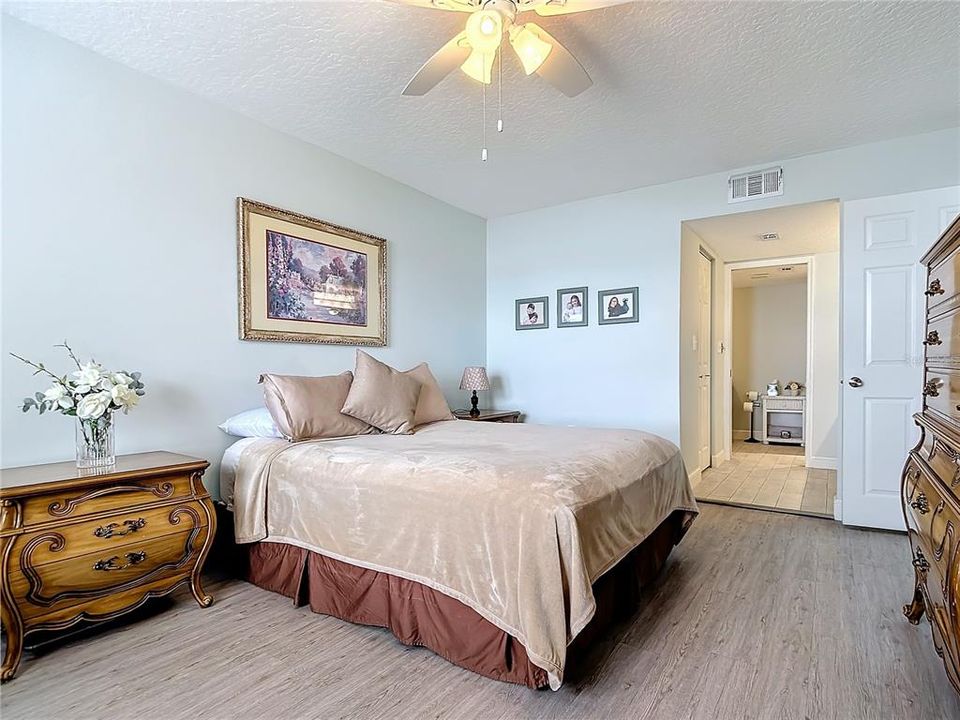 For Sale: $475,000 (2 beds, 2 baths, 1650 Square Feet)