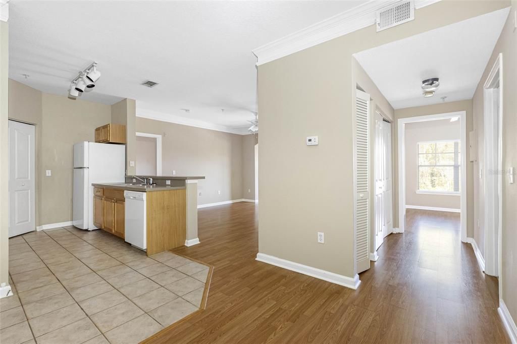 For Sale: $319,900 (2 beds, 2 baths, 1242 Square Feet)