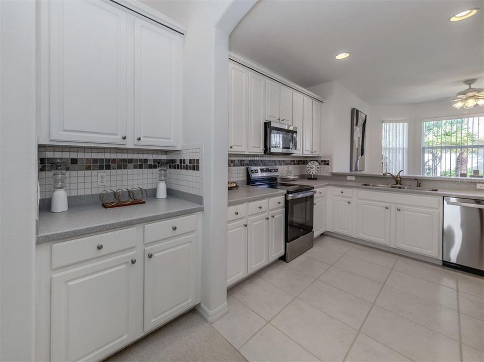 For Sale: $499,900 (2 beds, 2 baths, 1961 Square Feet)