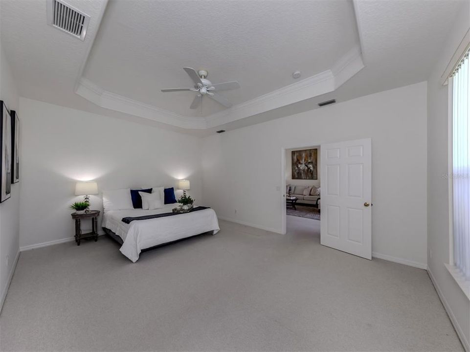 For Sale: $499,900 (2 beds, 2 baths, 1961 Square Feet)