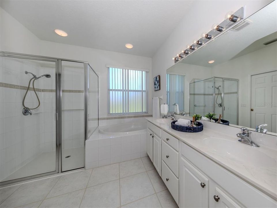 For Sale: $499,900 (2 beds, 2 baths, 1961 Square Feet)