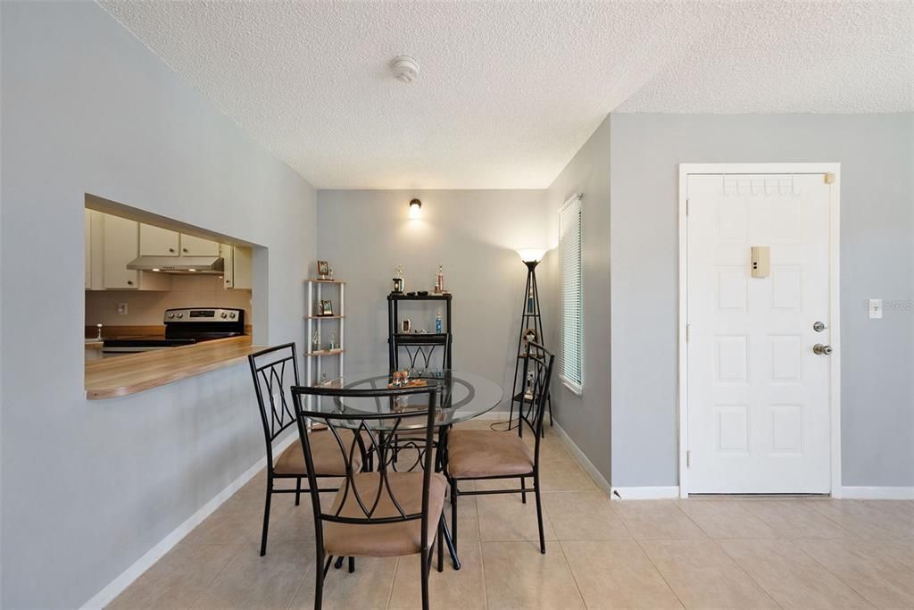 For Sale: $205,000 (2 beds, 2 baths, 1038 Square Feet)