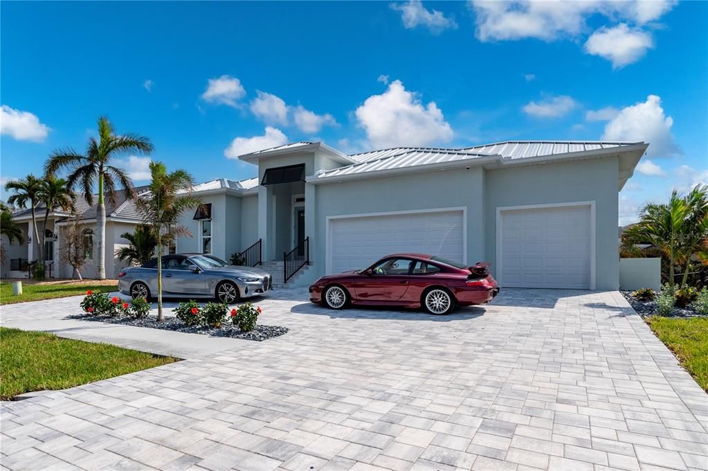 For Sale: $990,000 (3 beds, 3 baths, 2156 Square Feet)