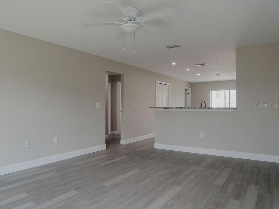 For Sale: $280,000 (3 beds, 2 baths, 1322 Square Feet)