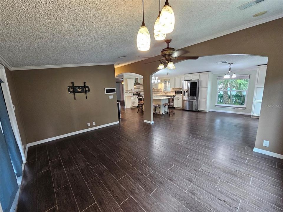 For Sale: $439,900 (4 beds, 2 baths, 2346 Square Feet)