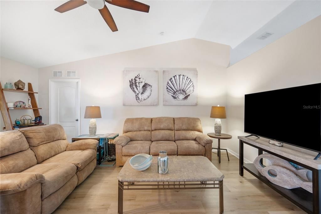 Active With Contract: $399,000 (3 beds, 2 baths, 1669 Square Feet)