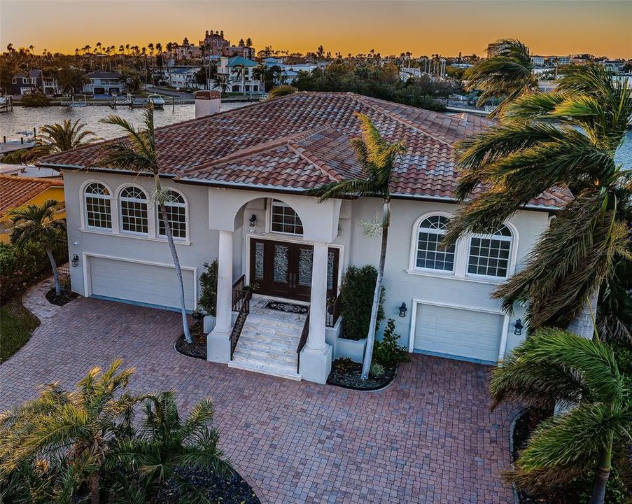 Active With Contract: $3,995,000 (4 beds, 3 baths, 3245 Square Feet)