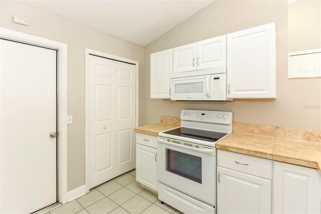 For Sale: $259,900 (3 beds, 2 baths, 1032 Square Feet)