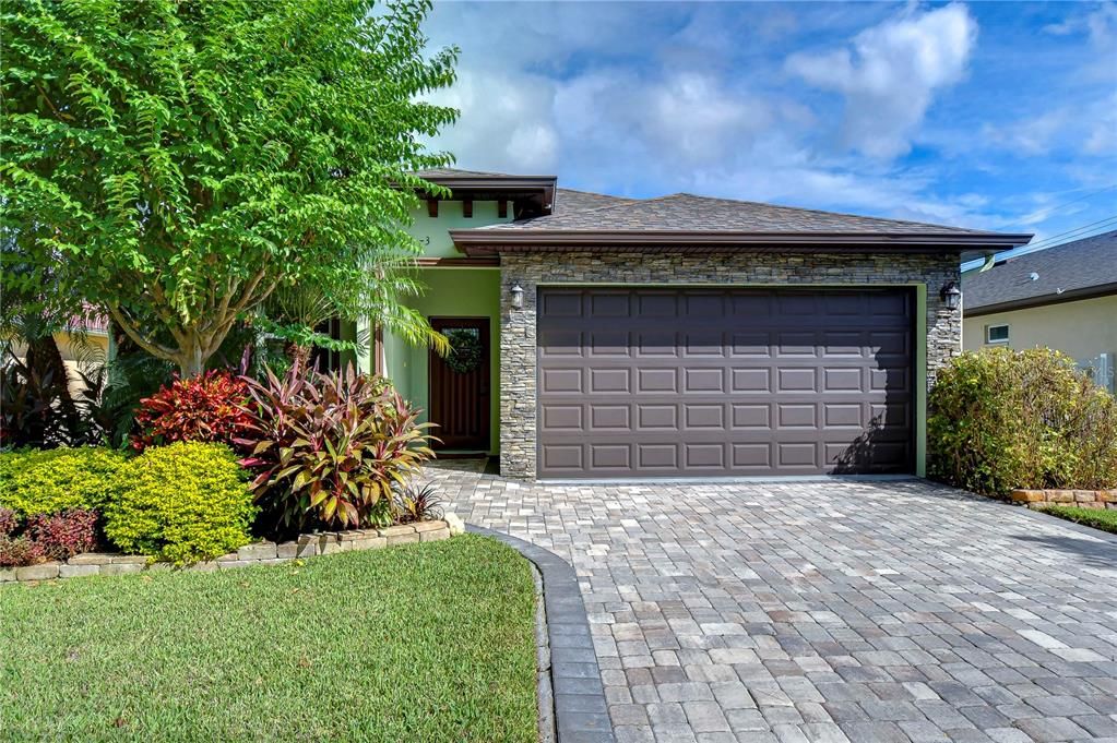 Beautiful curb appeal with well-manicured landscaping!