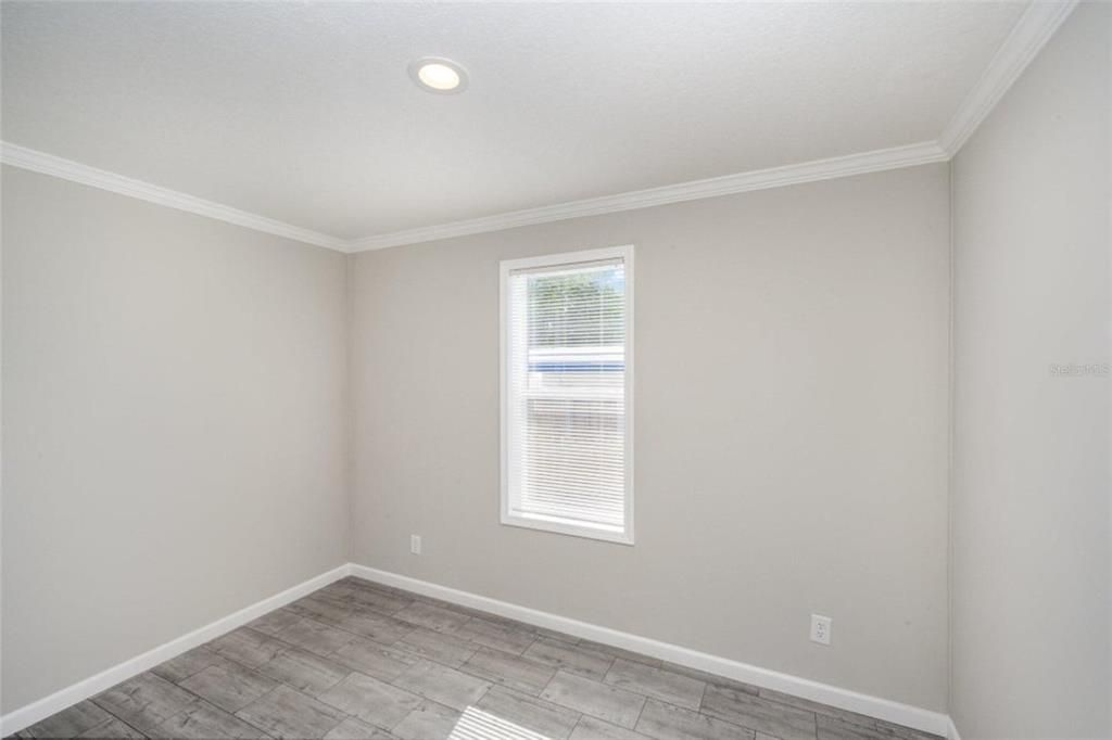 For Sale: $229,900 (2 beds, 2 baths, 983 Square Feet)