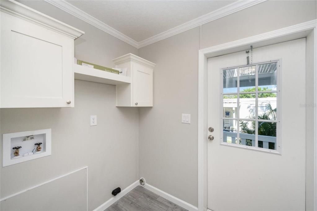 For Sale: $229,900 (2 beds, 2 baths, 983 Square Feet)