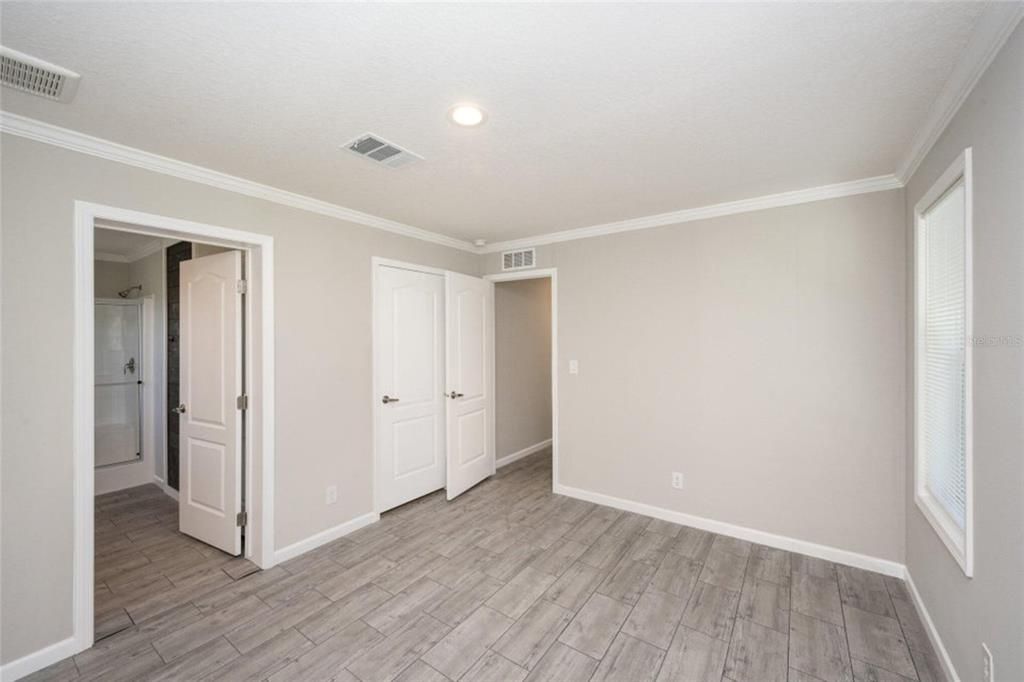 For Sale: $229,900 (2 beds, 2 baths, 983 Square Feet)