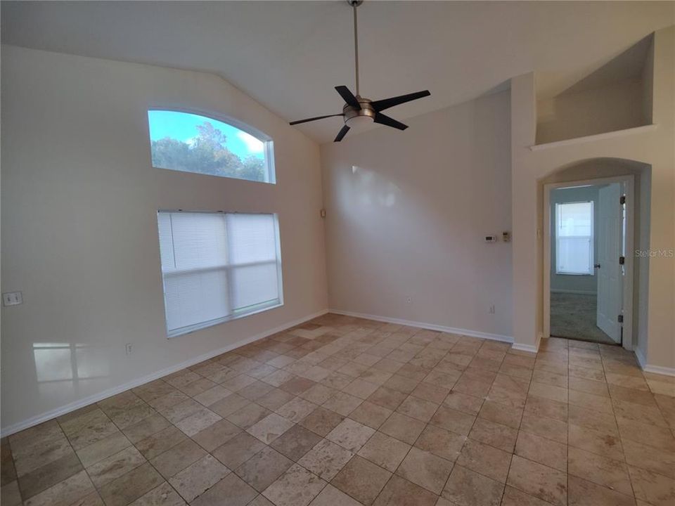 For Rent: $1,999 (3 beds, 2 baths, 1466 Square Feet)