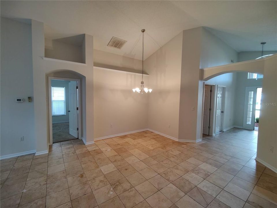 For Rent: $1,999 (3 beds, 2 baths, 1466 Square Feet)