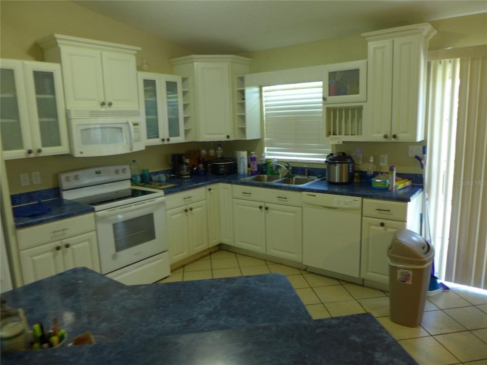 For Sale: $280,000 (3 beds, 2 baths, 1257 Square Feet)