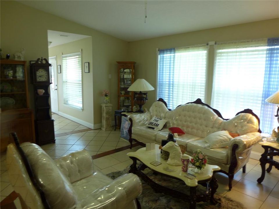 For Sale: $280,000 (3 beds, 2 baths, 1257 Square Feet)