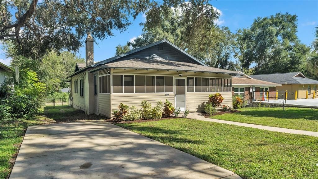 For Sale: $285,000 (4 beds, 2 baths, 1460 Square Feet)