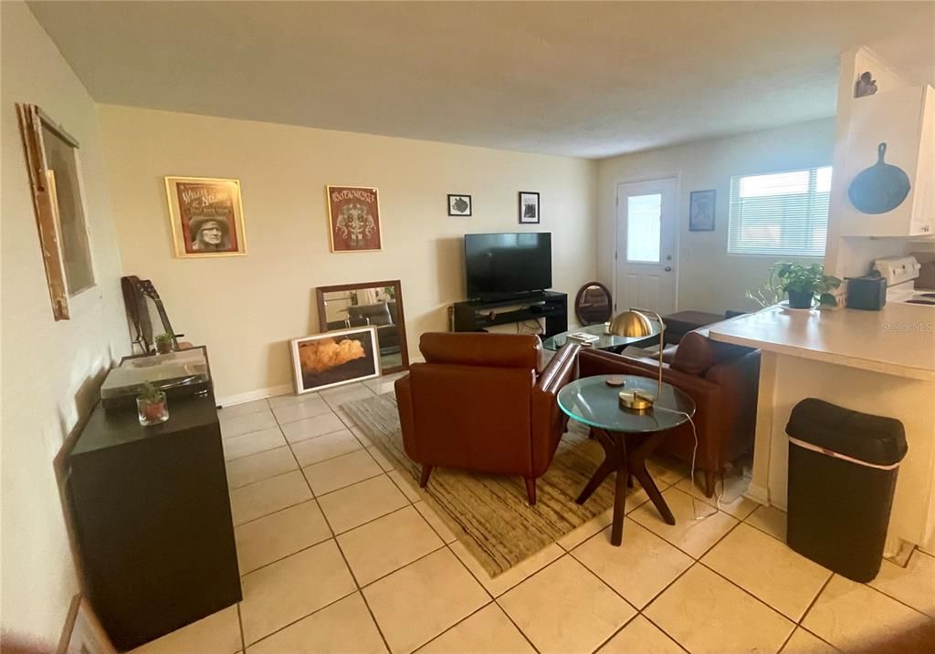 For Sale: $189,000 (1 beds, 1 baths, 644 Square Feet)