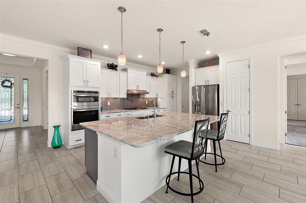 For Sale: $444,900 (2 beds, 2 baths, 2097 Square Feet)