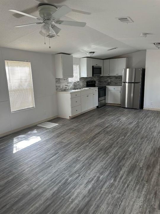 For Sale: $144,000 (2 beds, 1 baths, 784 Square Feet)