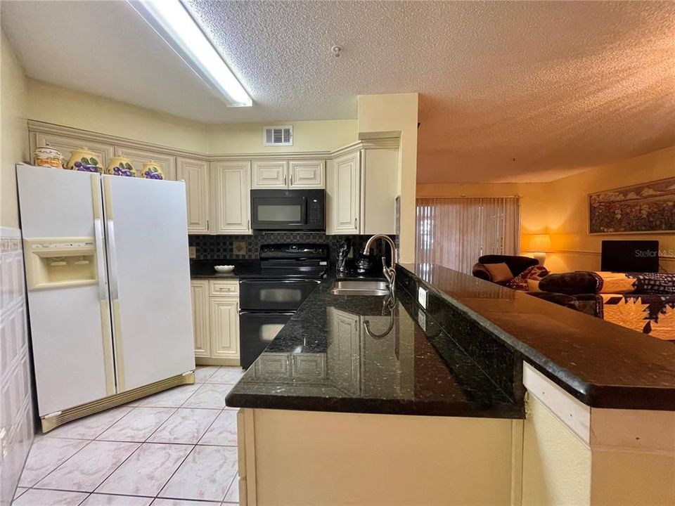 For Rent: $1,500 (1 beds, 1 baths, 712 Square Feet)