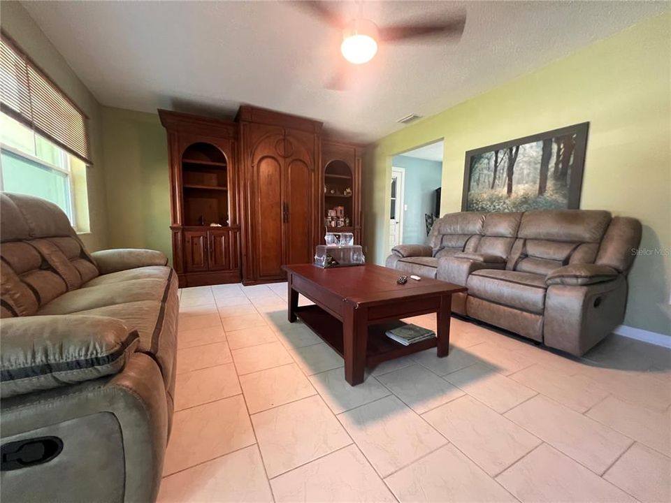 For Sale: $239,900 (2 beds, 2 baths, 1248 Square Feet)