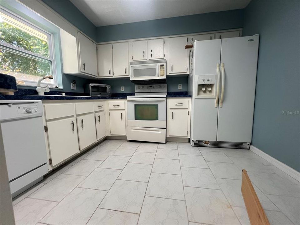 For Sale: $239,900 (2 beds, 2 baths, 1248 Square Feet)