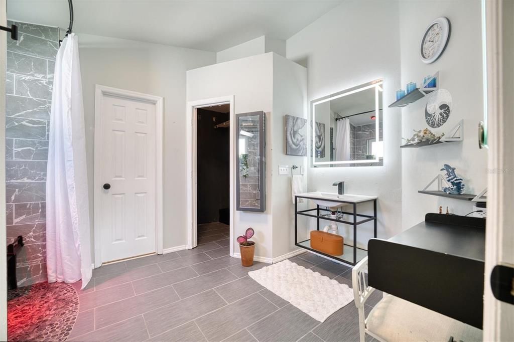 For Sale: $425,000 (4 beds, 2 baths, 1685 Square Feet)