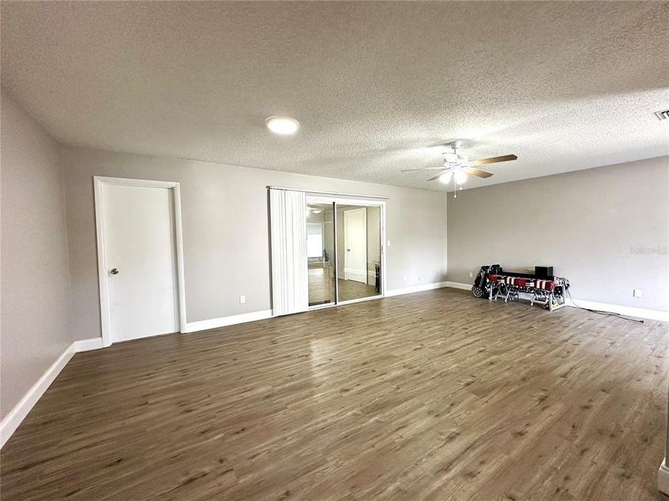 For Sale: $280,000 (4 beds, 2 baths, 1356 Square Feet)