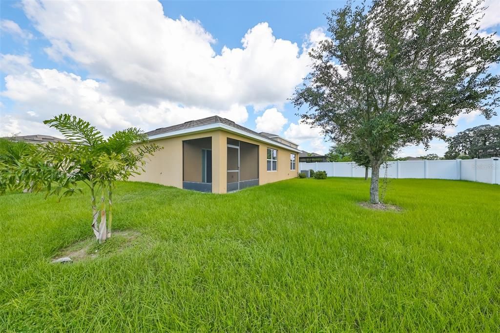 For Sale: $359,000 (4 beds, 2 baths, 1826 Square Feet)