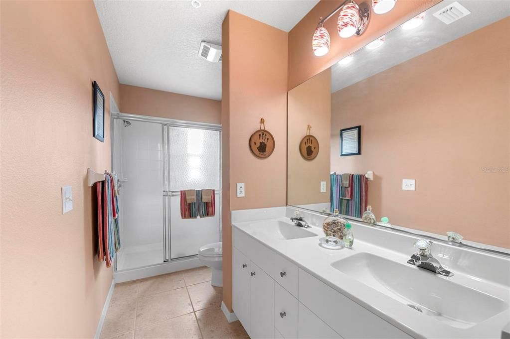 For Sale: $274,900 (2 beds, 2 baths, 1280 Square Feet)