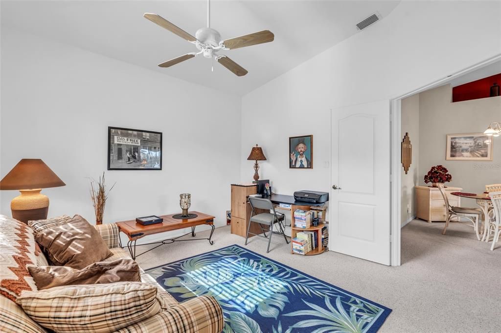 Active With Contract: $299,900 (3 beds, 2 baths, 1468 Square Feet)