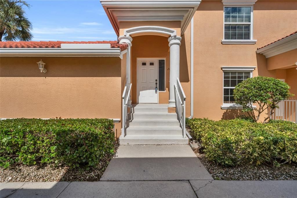 Active With Contract: $299,900 (3 beds, 2 baths, 1468 Square Feet)