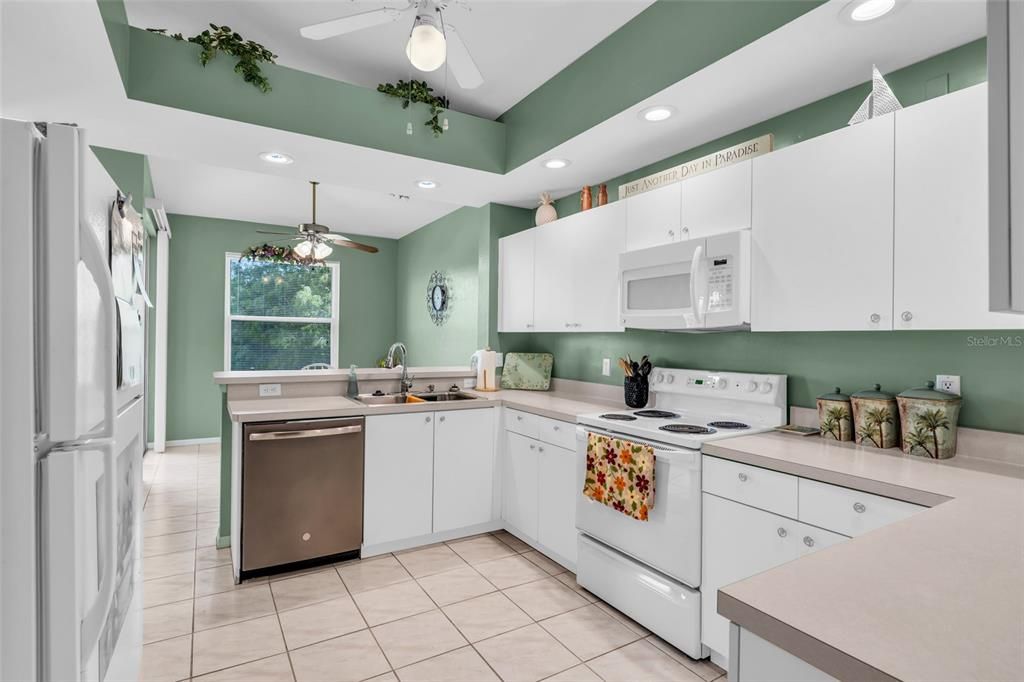 Active With Contract: $299,900 (3 beds, 2 baths, 1468 Square Feet)