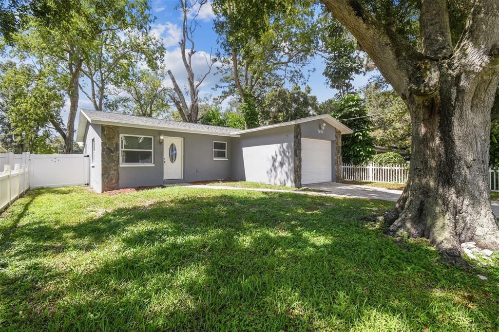 For Sale: $399,000 (3 beds, 2 baths, 965 Square Feet)