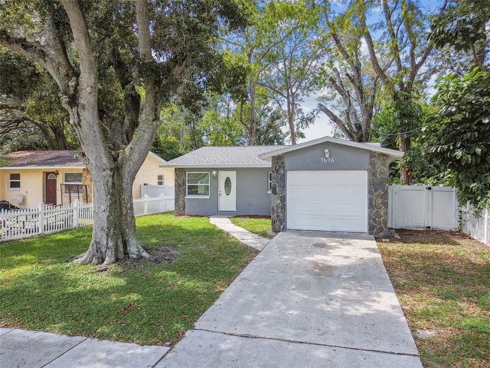 For Sale: $399,000 (3 beds, 2 baths, 965 Square Feet)