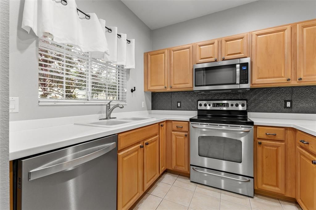 For Sale: $295,000 (2 beds, 2 baths, 1429 Square Feet)