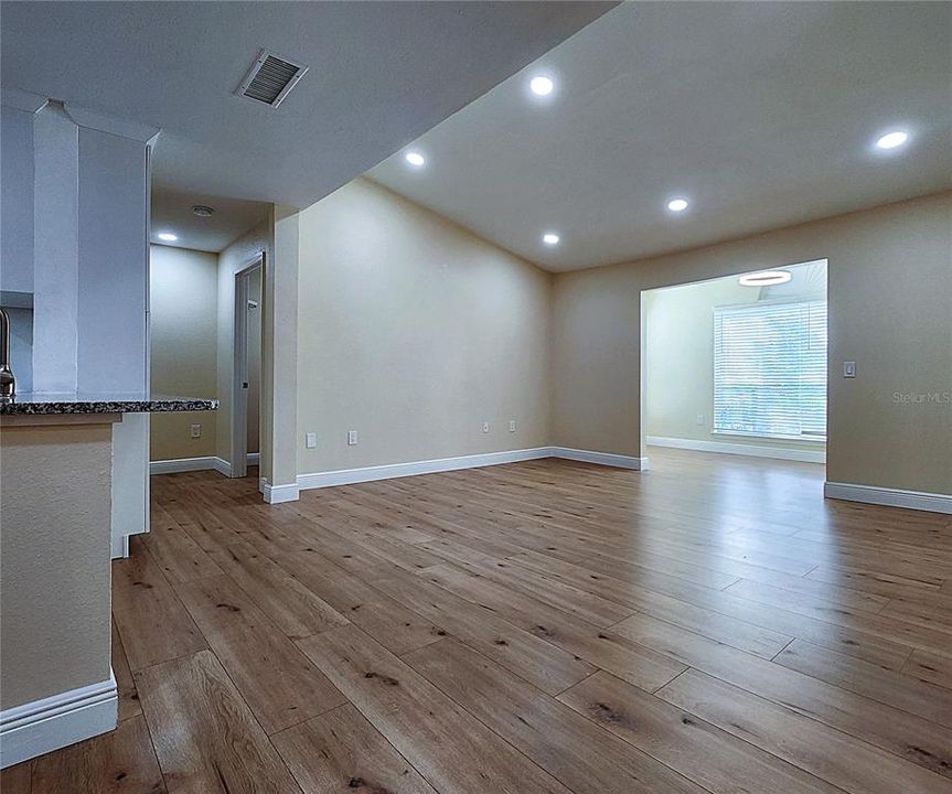 For Sale: $225,990 (1 beds, 1 baths, 978 Square Feet)