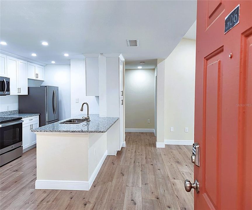 For Sale: $225,990 (1 beds, 1 baths, 978 Square Feet)