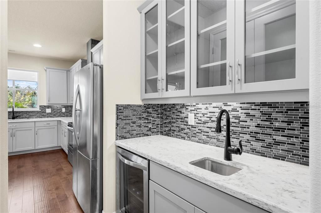 KITCHEN/WET BAR.