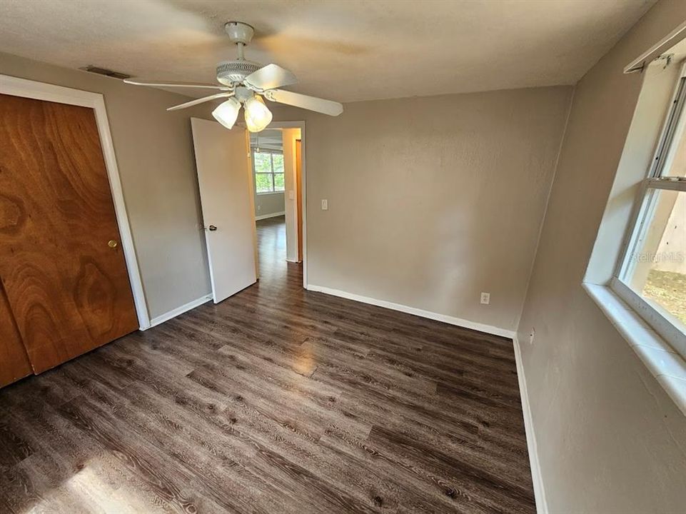 For Sale: $199,900 (3 beds, 1 baths, 1156 Square Feet)