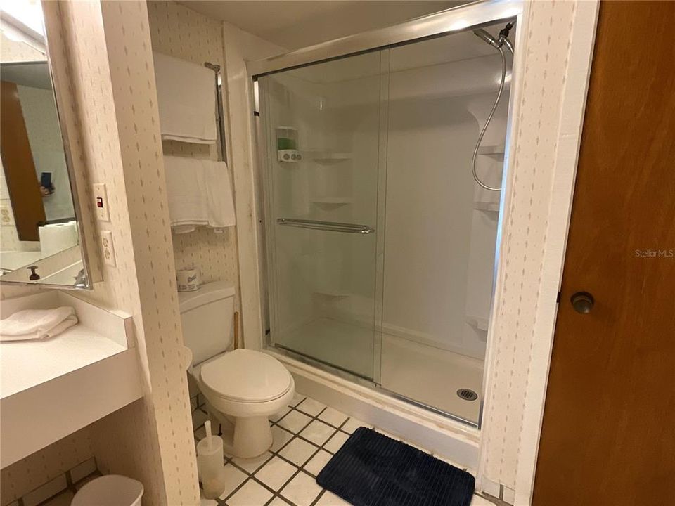 For Sale: $139,900 (1 beds, 1 baths, 974 Square Feet)