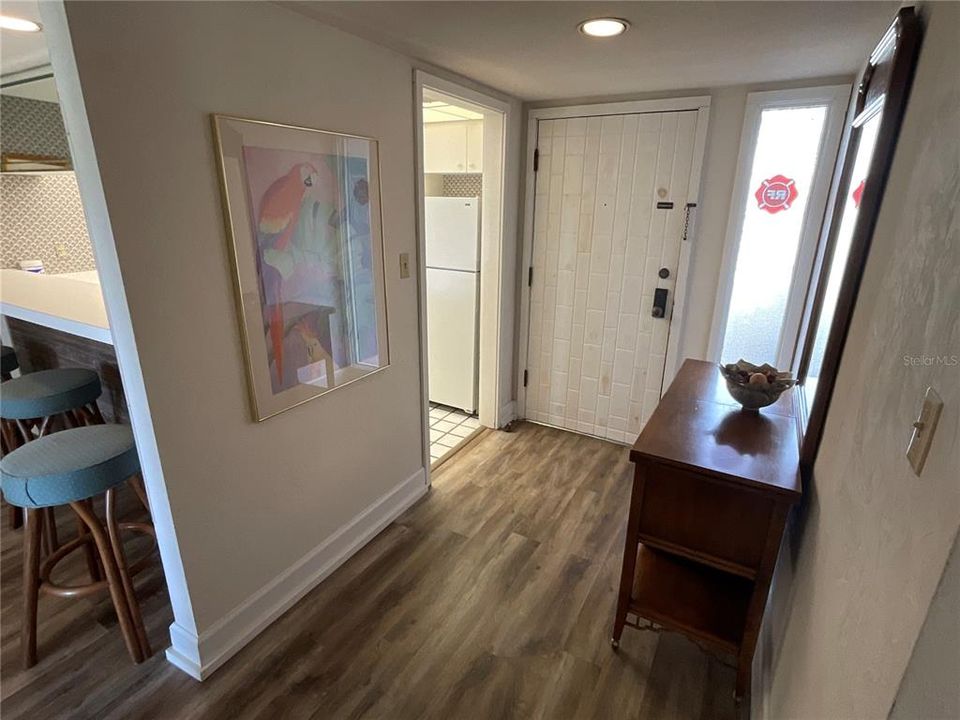 For Sale: $139,900 (1 beds, 1 baths, 974 Square Feet)