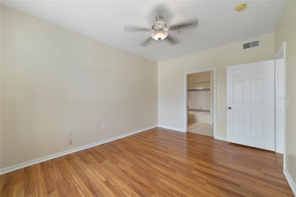 For Sale: $209,000 (2 beds, 2 baths, 1233 Square Feet)