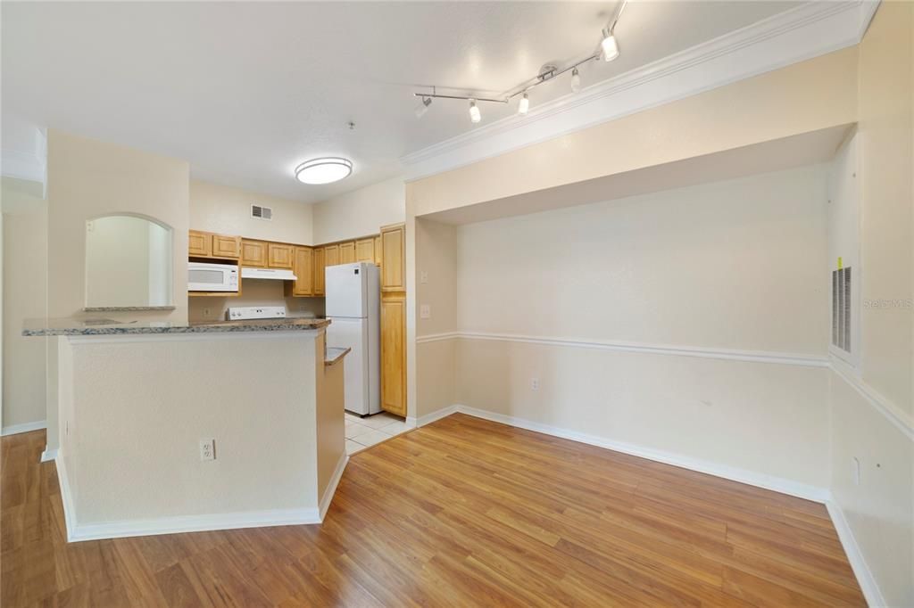 For Sale: $209,000 (2 beds, 2 baths, 1233 Square Feet)